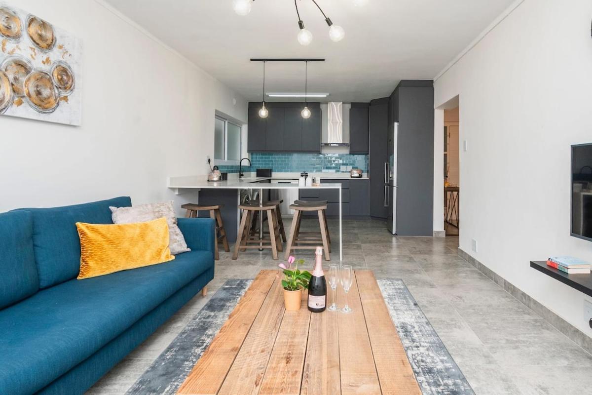 Apartment Modern Coastal In Sea Point *