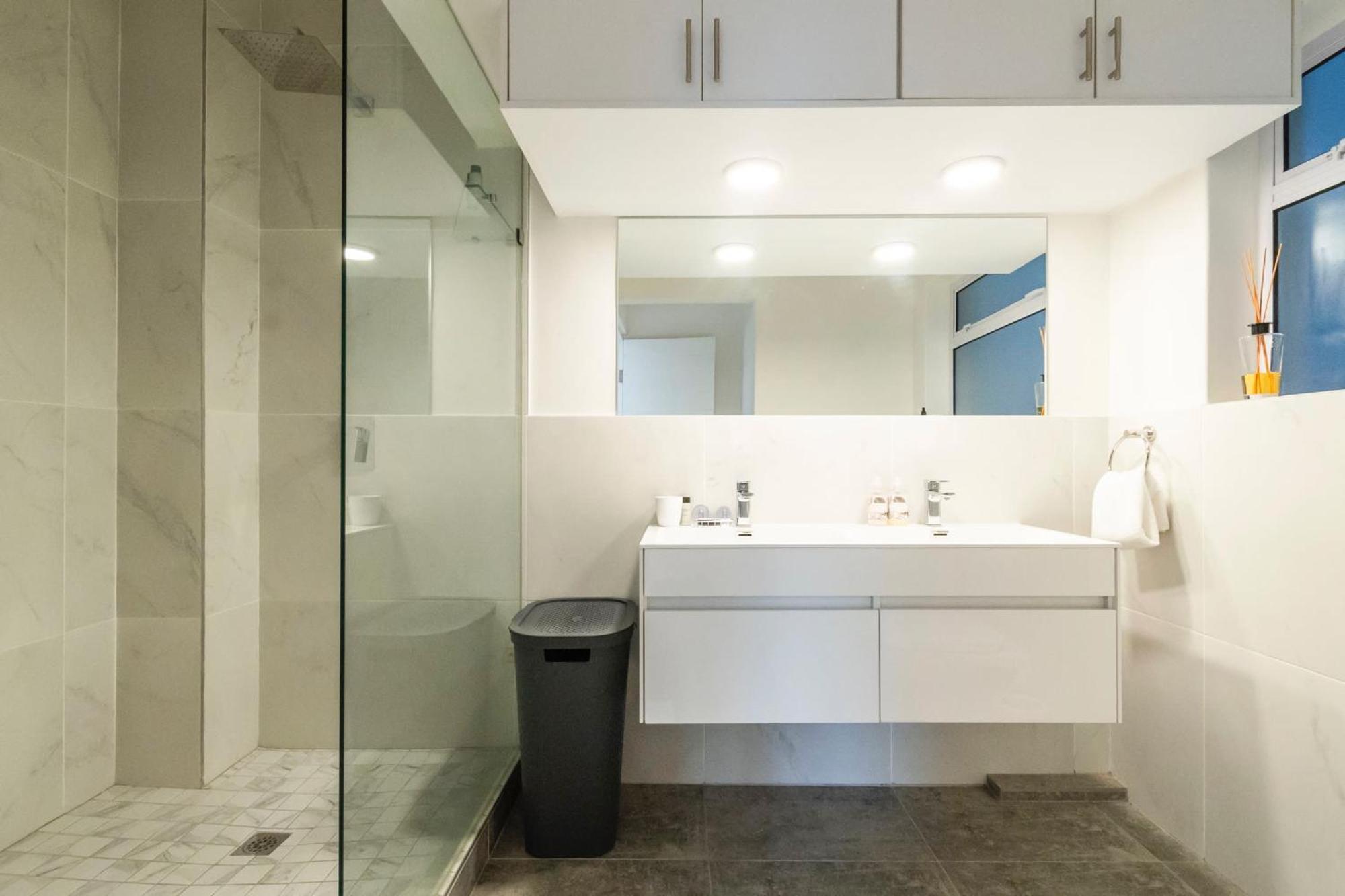 Modern Coastal In Sea Point