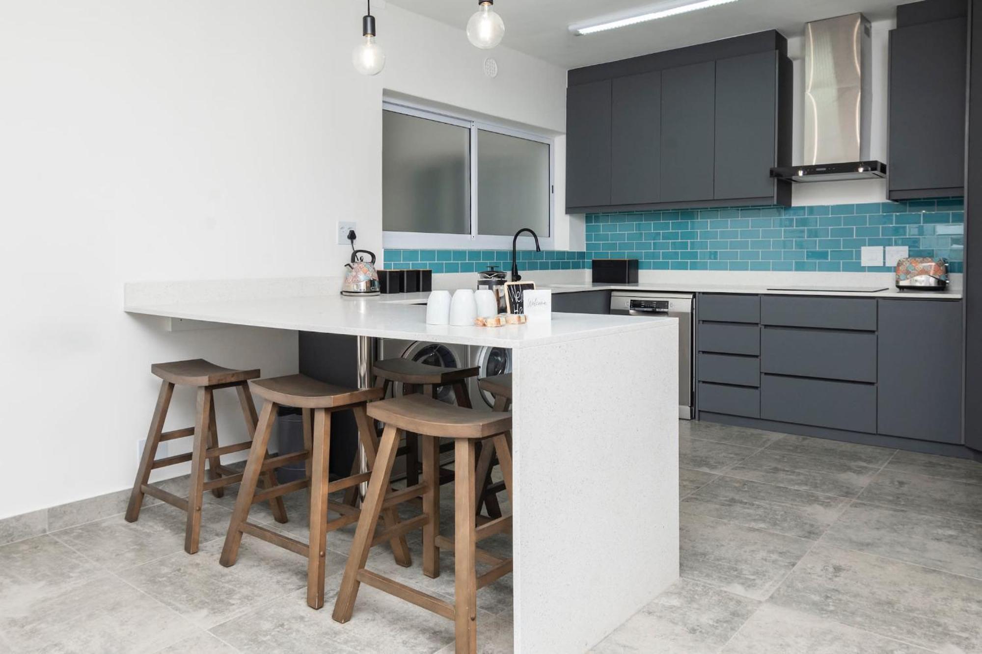 Apartment Modern Coastal In Sea Point