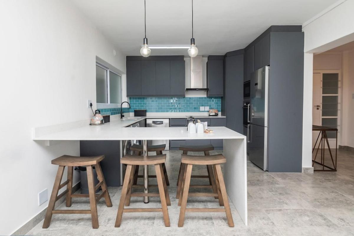 Modern Coastal In Sea Point Apartment