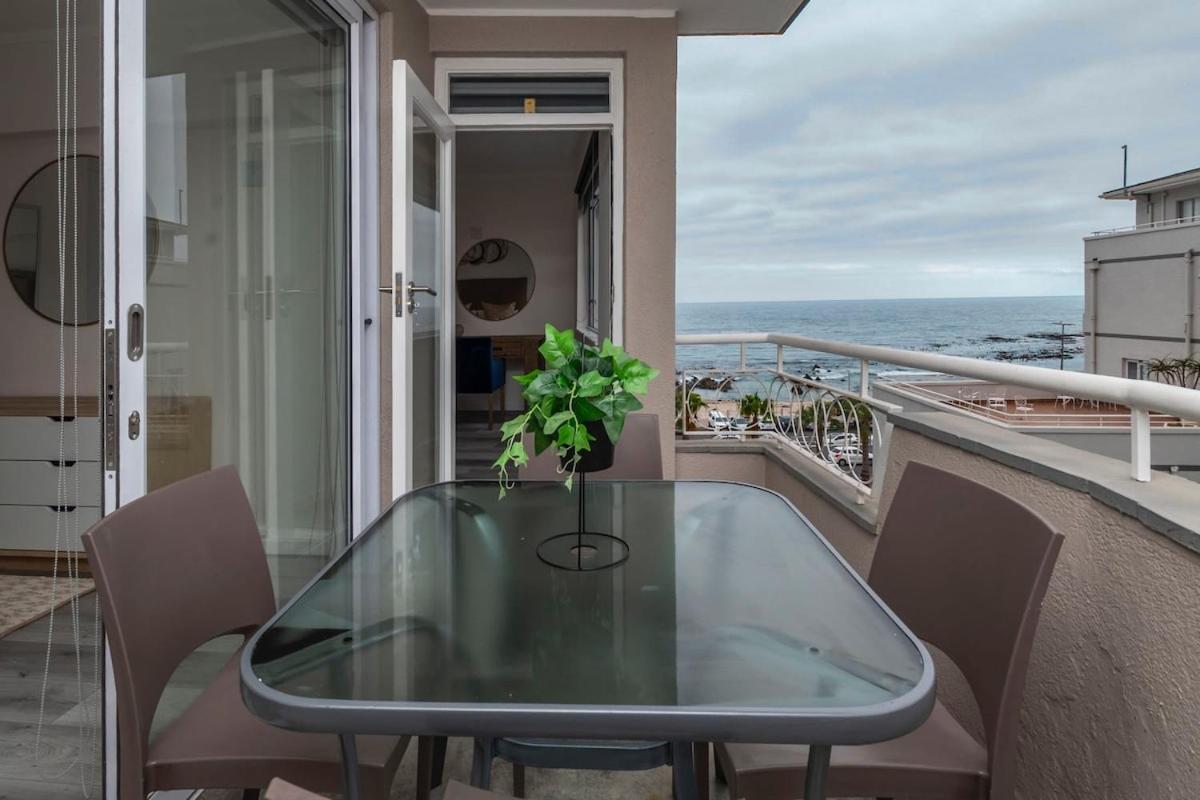 Modern Coastal In Sea Point Apartment Cape Town