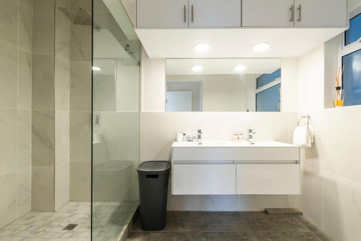 Modern Coastal In Sea Point Apartment Cape Town