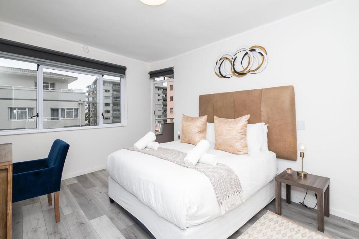 Apartment Modern Coastal In Sea Point