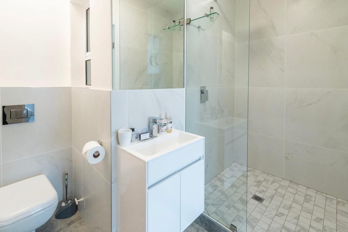 Modern Coastal In Sea Point Apartment
