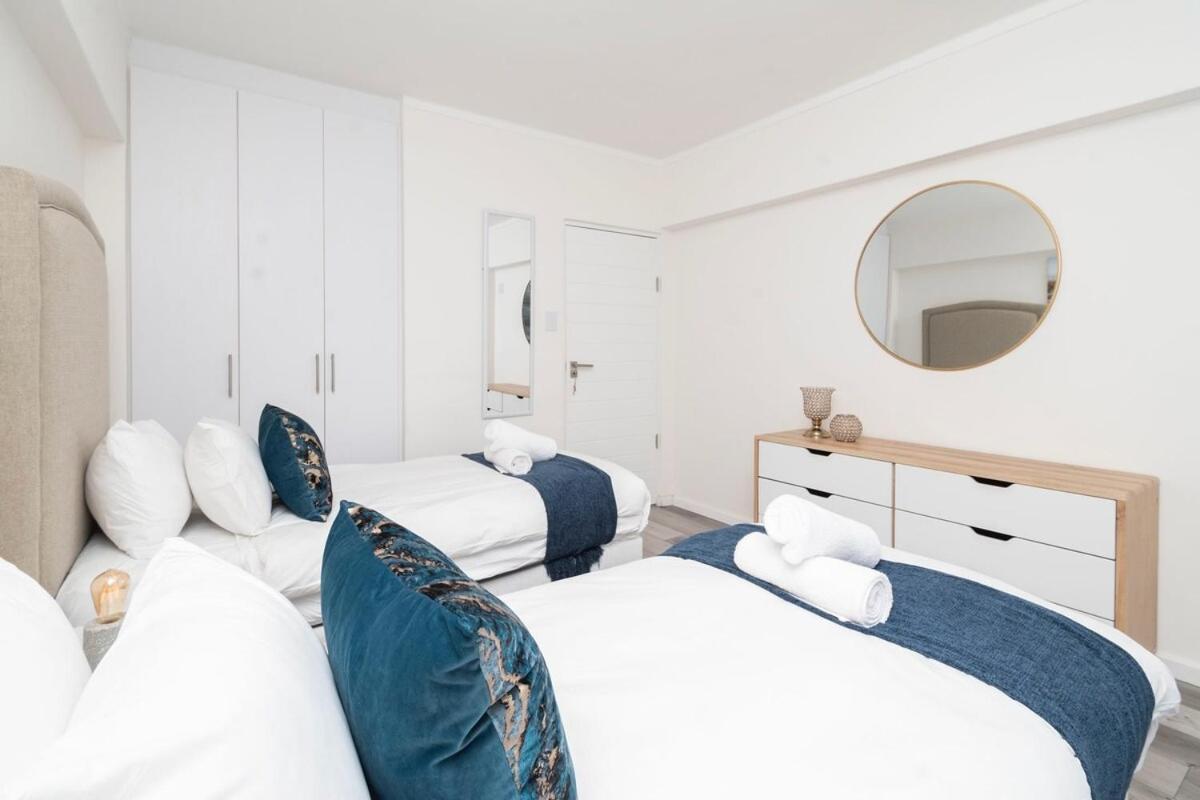 Apartment Modern Coastal In Sea Point *